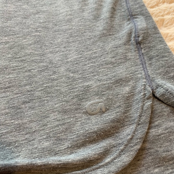 GAP Cuffed Sleeve Breathe Pocket Tee - Picture 5 of 7